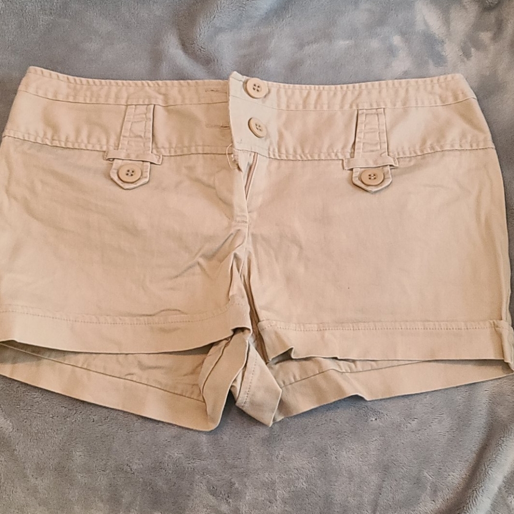 Tan wearevwr short